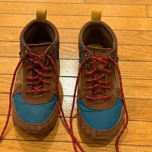 Teva High Side 84’ hiking booties size 8